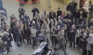 郎朗向英国捐赠钢琴